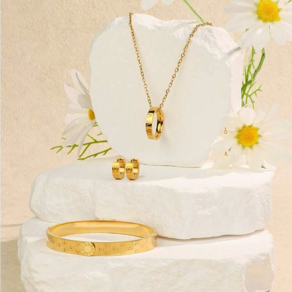 Beautiful 18K Gold Plated Stainless Steel Set